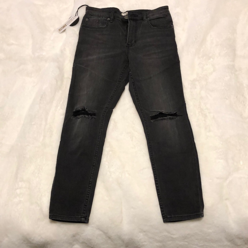 Amuse Society size 28, charcoal skinny jeans w classy rip on each knee, NBW